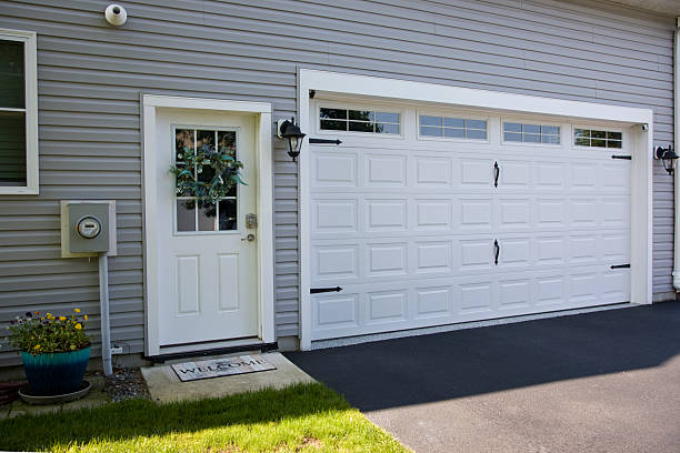 24/7 Emergency Garage Door Panel Replacement experts in Tuscola, IL